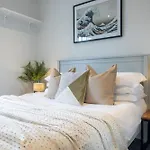 Cosy, Central Flat For Up To 4 With Park View