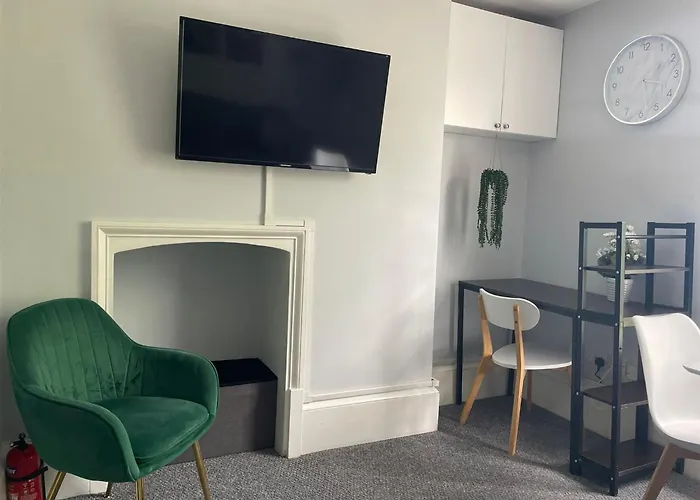 Cosy, Central Flat For Up To 4 With Park View