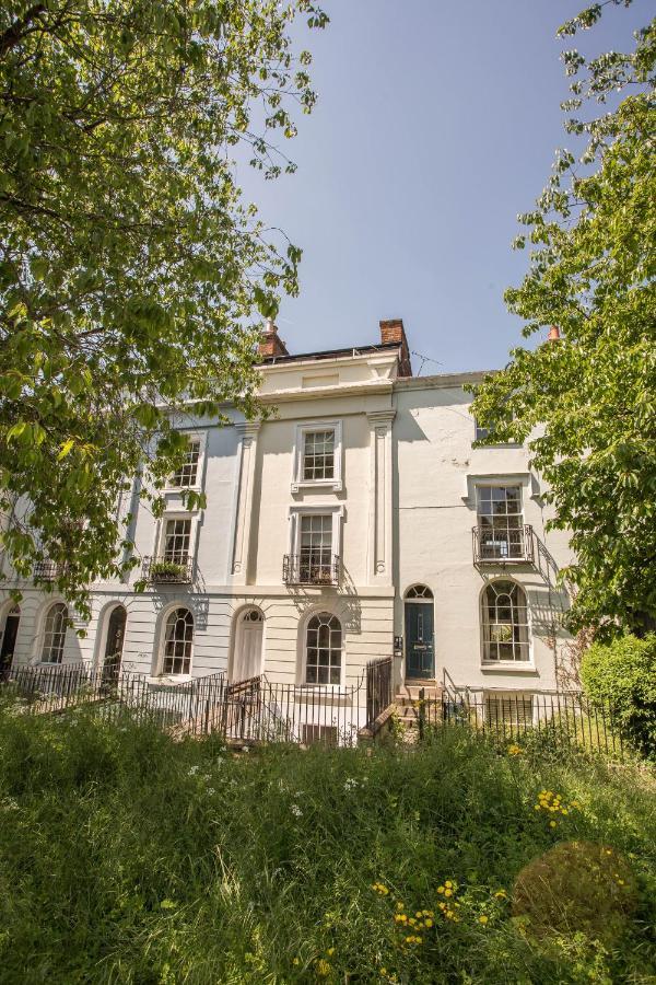 Cosy, Flat For Up To 4 With Park View *