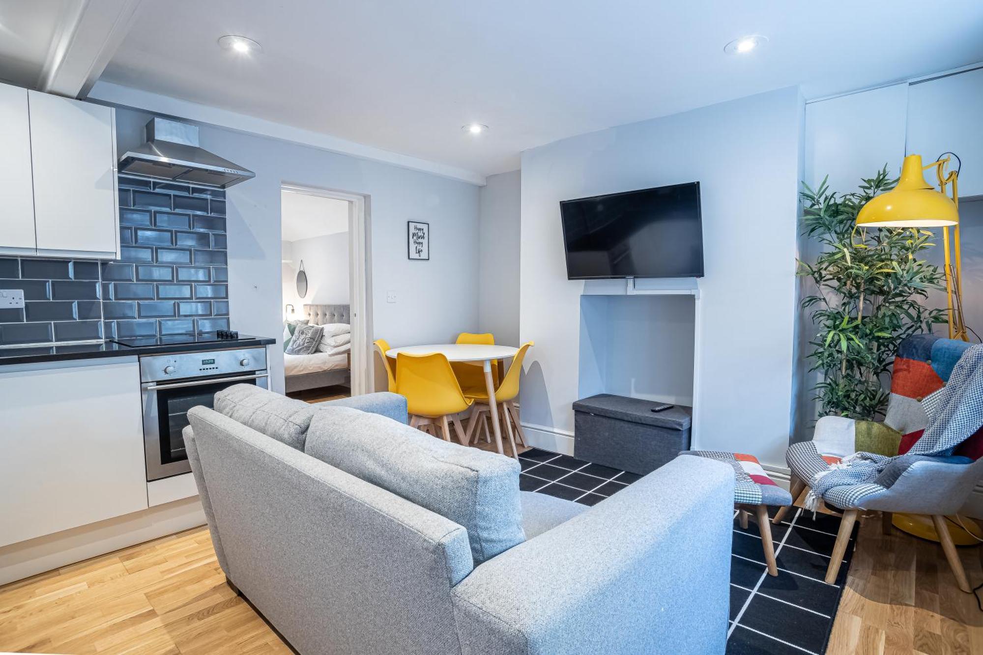 Cosy, Flat For Up To 4 With Park View