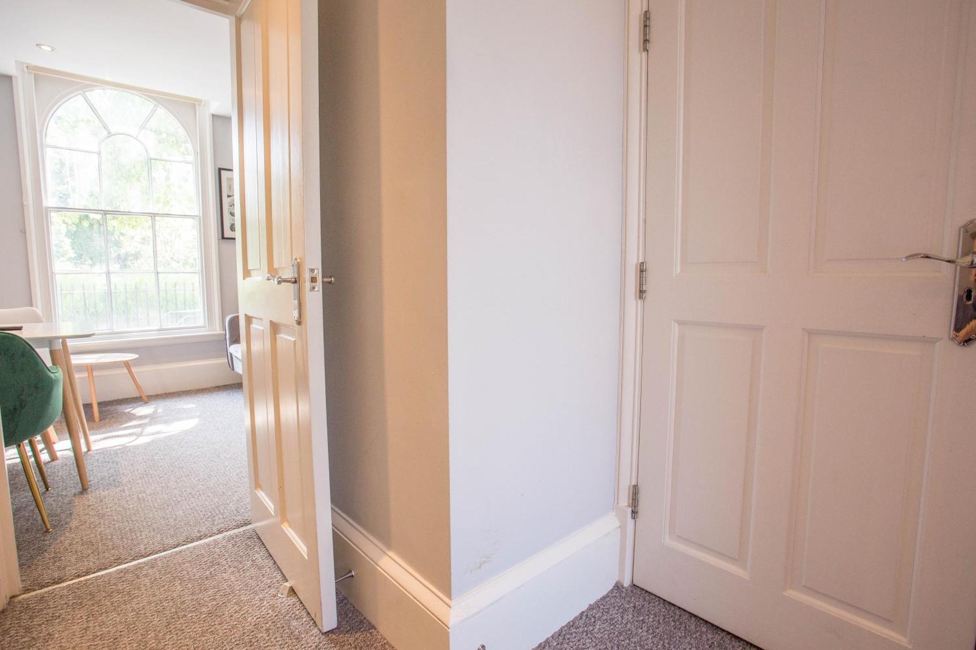 Cosy, Flat For Up To 4 With Park View Appartamento