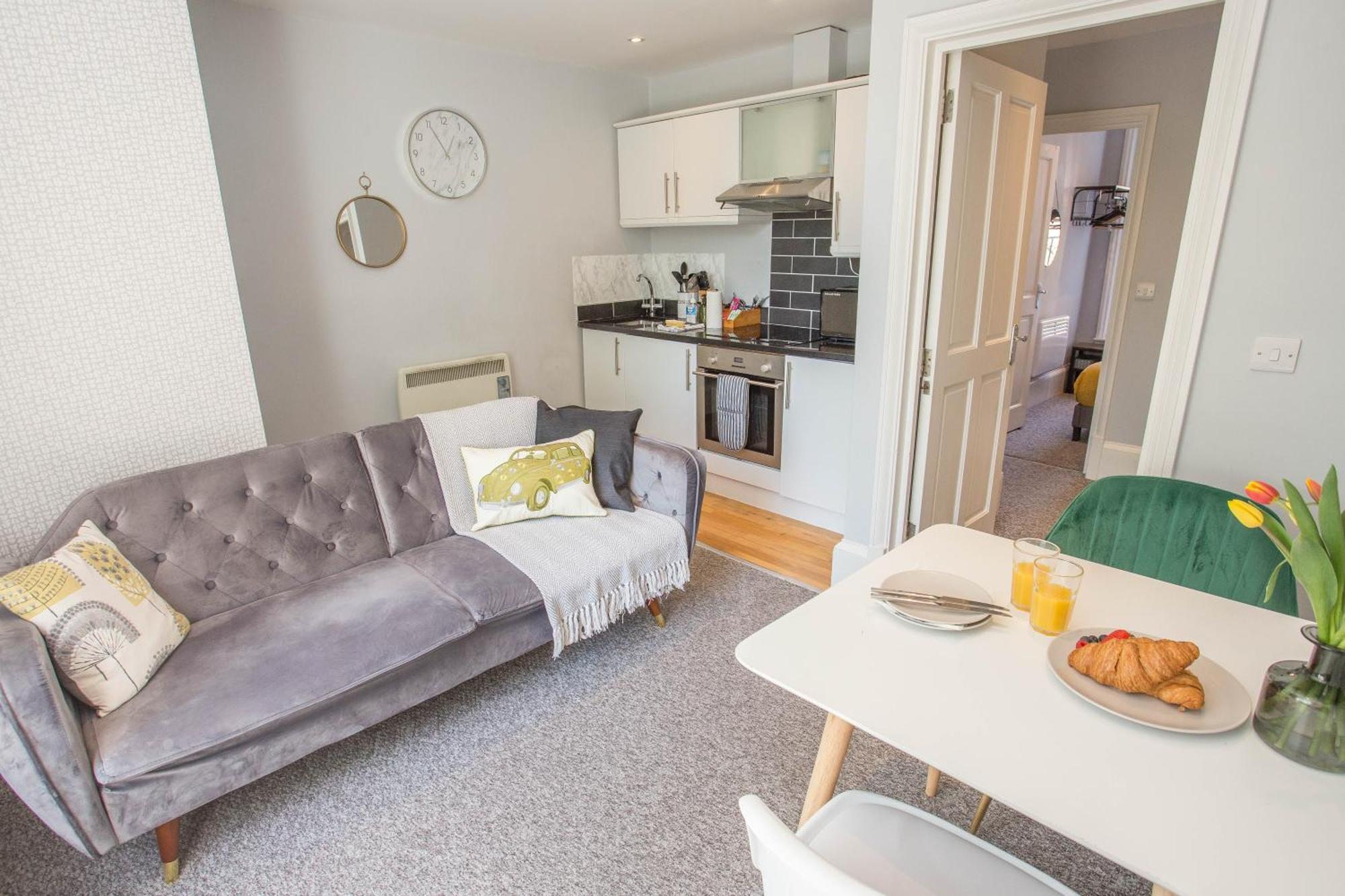 Cosy, Flat For Up To 4 With Park View